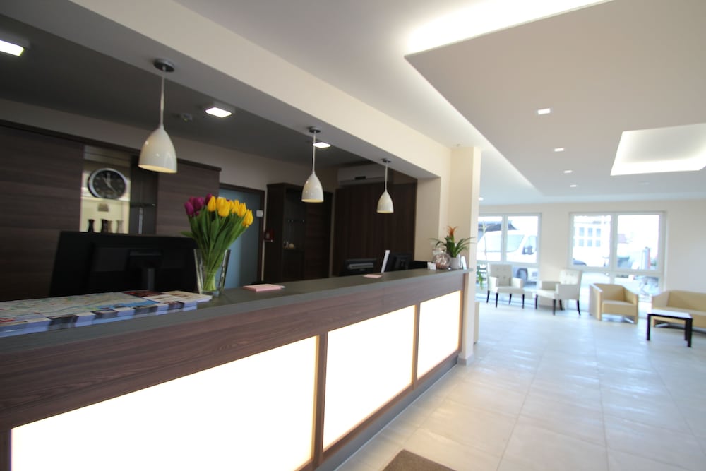 | Frankfurt | 괴테 호텔  레스토랑 메세  바이 트립 인