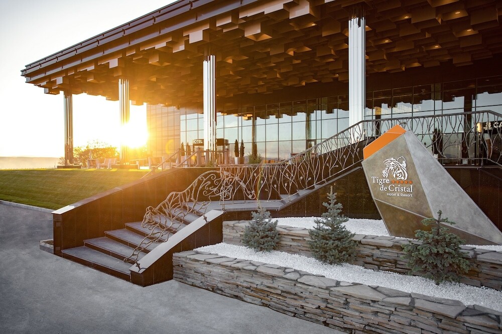 | Artem | 티그레 데 크리스탈  리조트  카지노