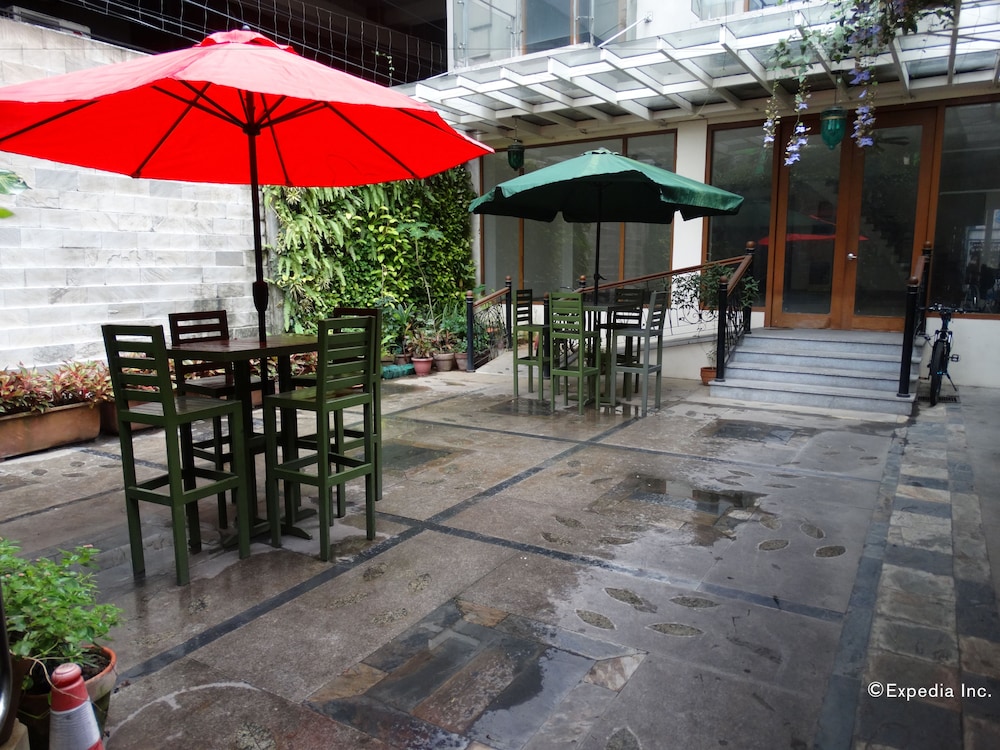 | Manila | 말라테 펜션