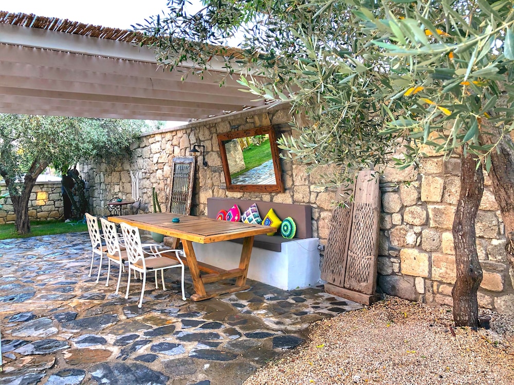 | Cesme | 테무진 호텔