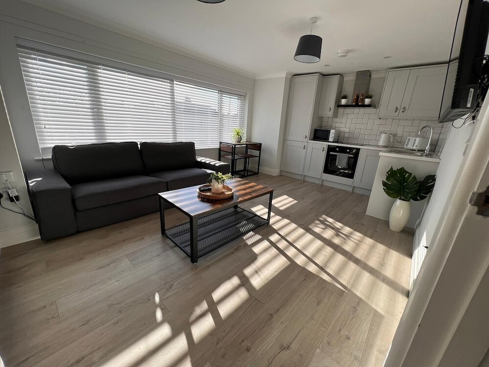 | Southampton | 레 스완모어