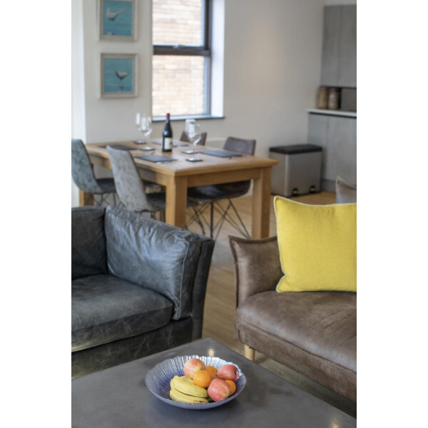 뉼리 퍼니시드  2 B드 아파트먼트 인 더 하트 오브 올드 타운 스윈던