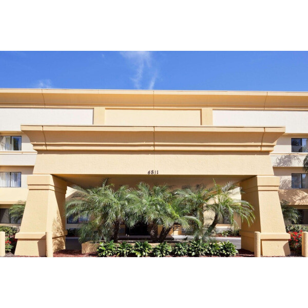 | Tampa | 라 퀸타 인  스위트 바이 윈덤 탬파 페어그라운즈  카지노