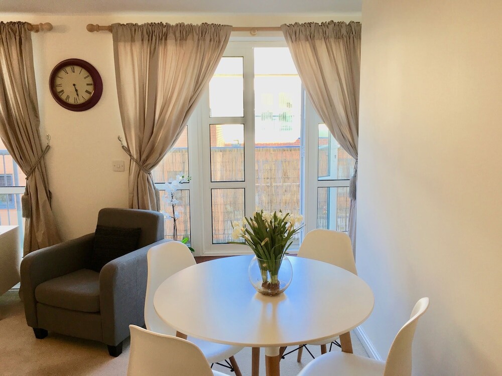 | Southampton | 시티 패드 위드 발코니 앤드 시큐어 파킹