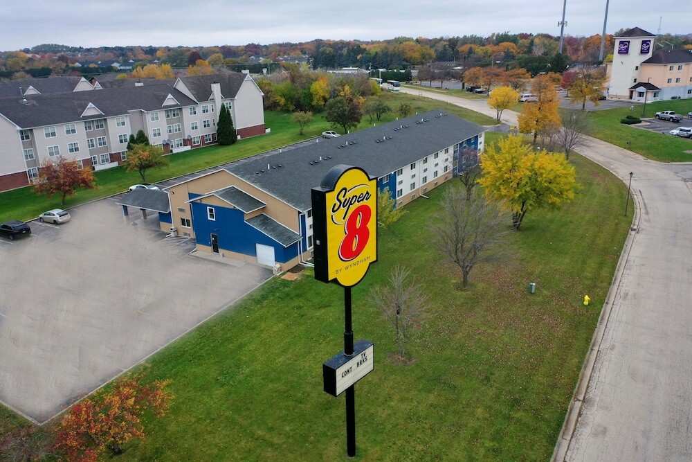 | Rockford | 슈퍼 8 바이 윈덤 록퍼드 I90/카지노 디스트릭트