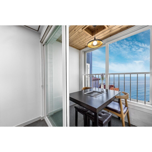 | Samcheok | 삼척 파도소리 스파펜션