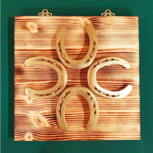 동서남북으로 돈들어오는 실제 말이 착용한 포니 말편자 액자