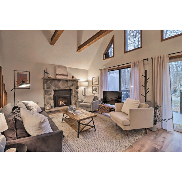 | Pocono Lake | Arrowhead Lake Chalet With Gas Grill   Fire Pit