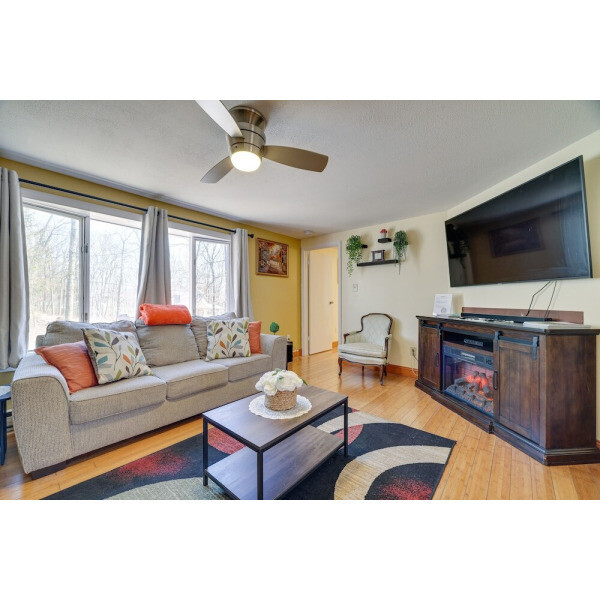 | Cresco | 넓은 집 w/ 풀 테이블  데크  카지노 근처