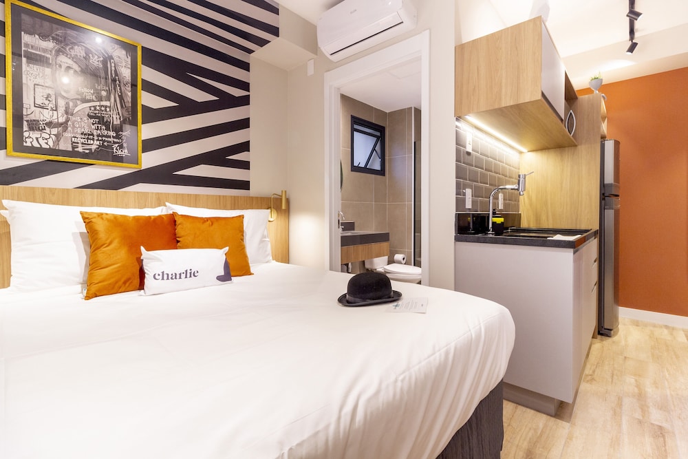 | Sao Paulo | 찰리 유윈 브루클린