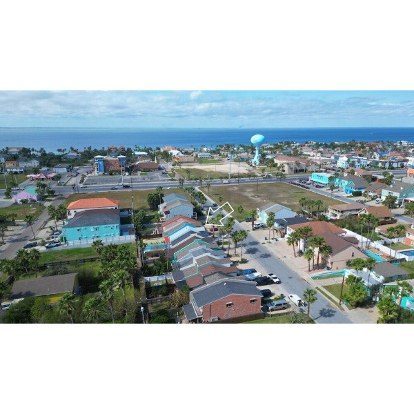 | South Padre Island | Private Townhome w/ Private Pool 1 Block to Beach 3 Bedroom Home by Redawning