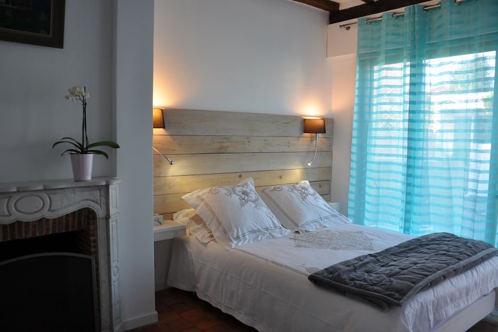 | Colombes | 뒤 코테 드 셰 조스