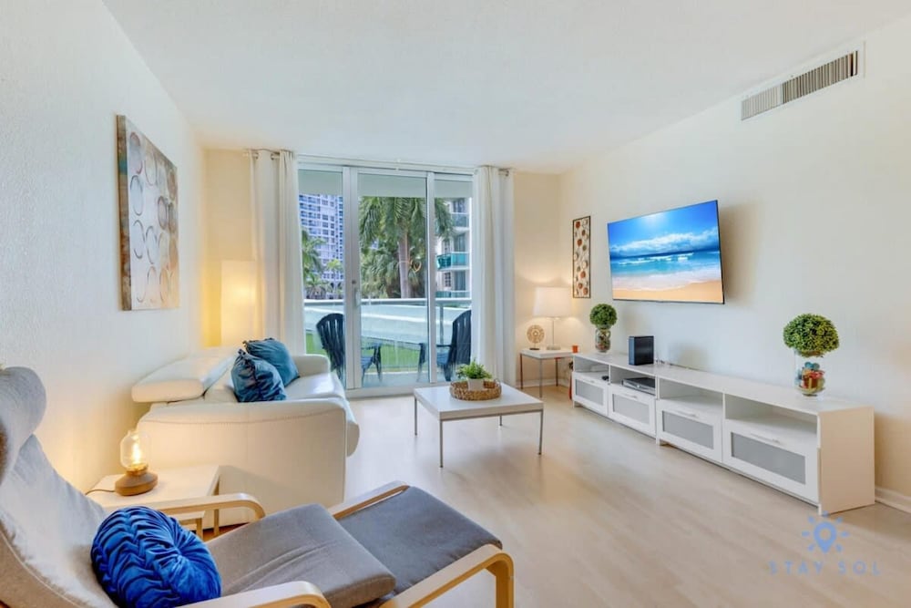 | Hollywood | 파라다이스 리트릿 근처 비치 카지노 등