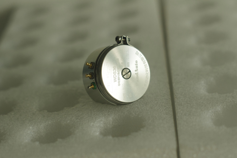 새로운 원래 WDS36-5K 정밀 전도성 플라스틱 각도 변위 센서 전위차계 무료 배송