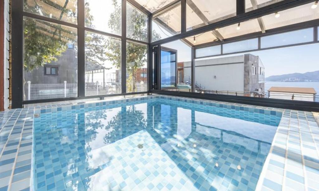 | Geoje-si | 거제도 씨엔블루패밀리풀빌라