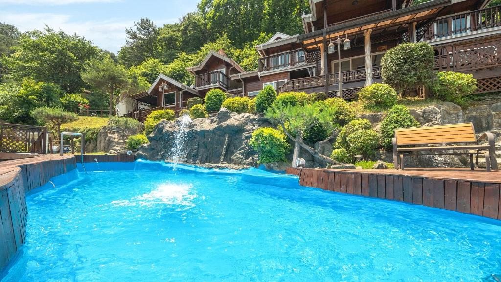 | Yangpyeong-gun | 양평 이솝이야기 스파 펜션