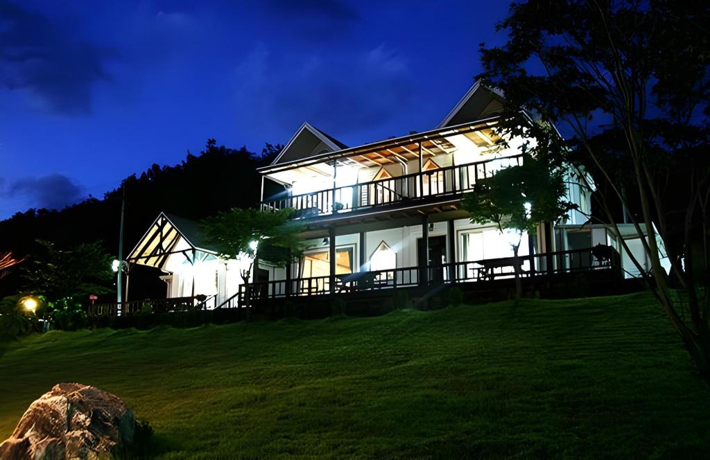 | Taean-gun | 레이크 파크 펜션