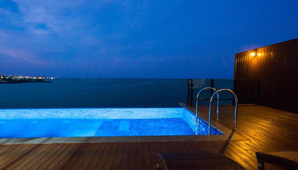 | Pohang-si | 포항 메르송풀앤스파