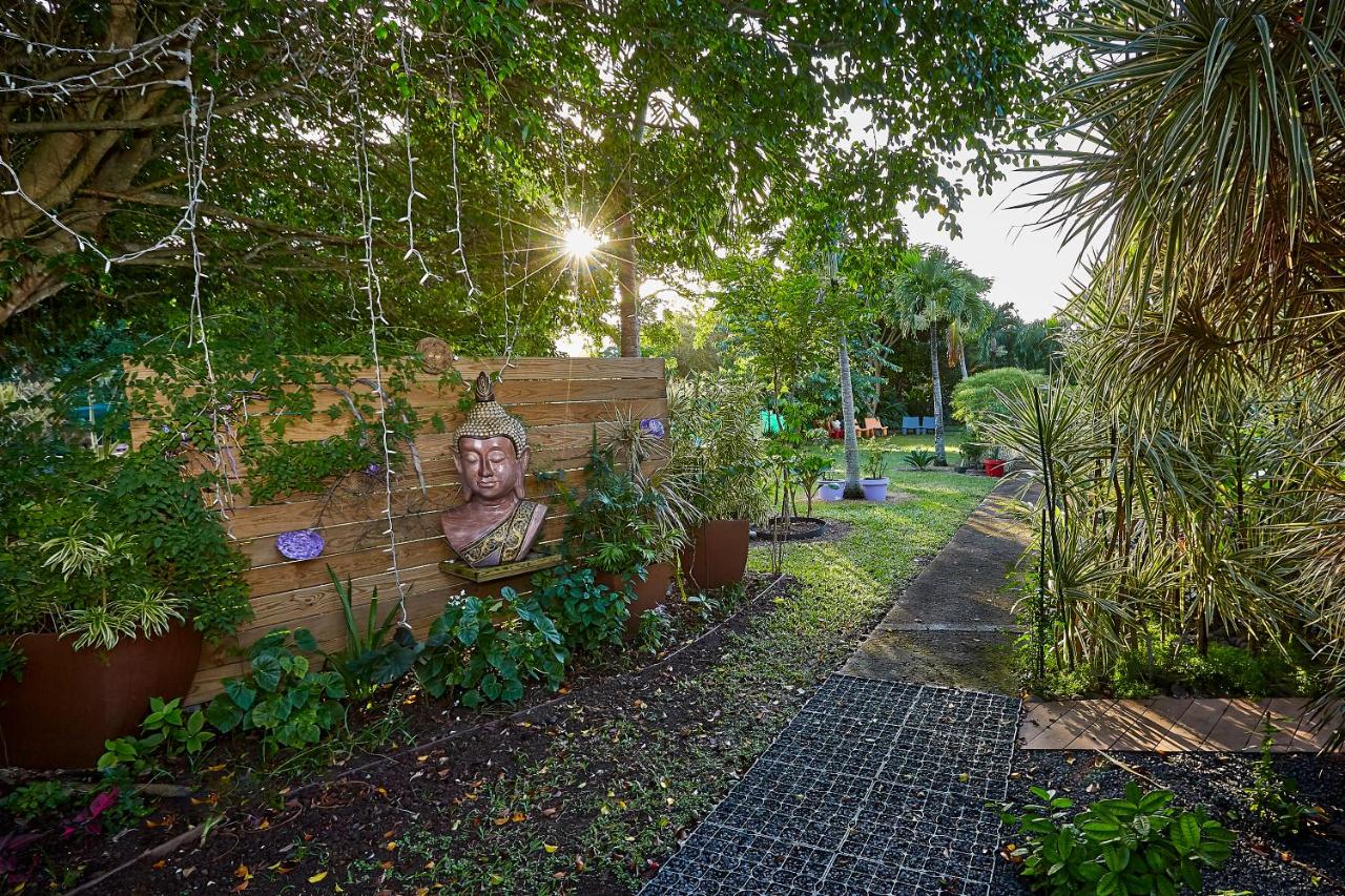 | Deshaies | SOLEIL COUCHANT  Gites