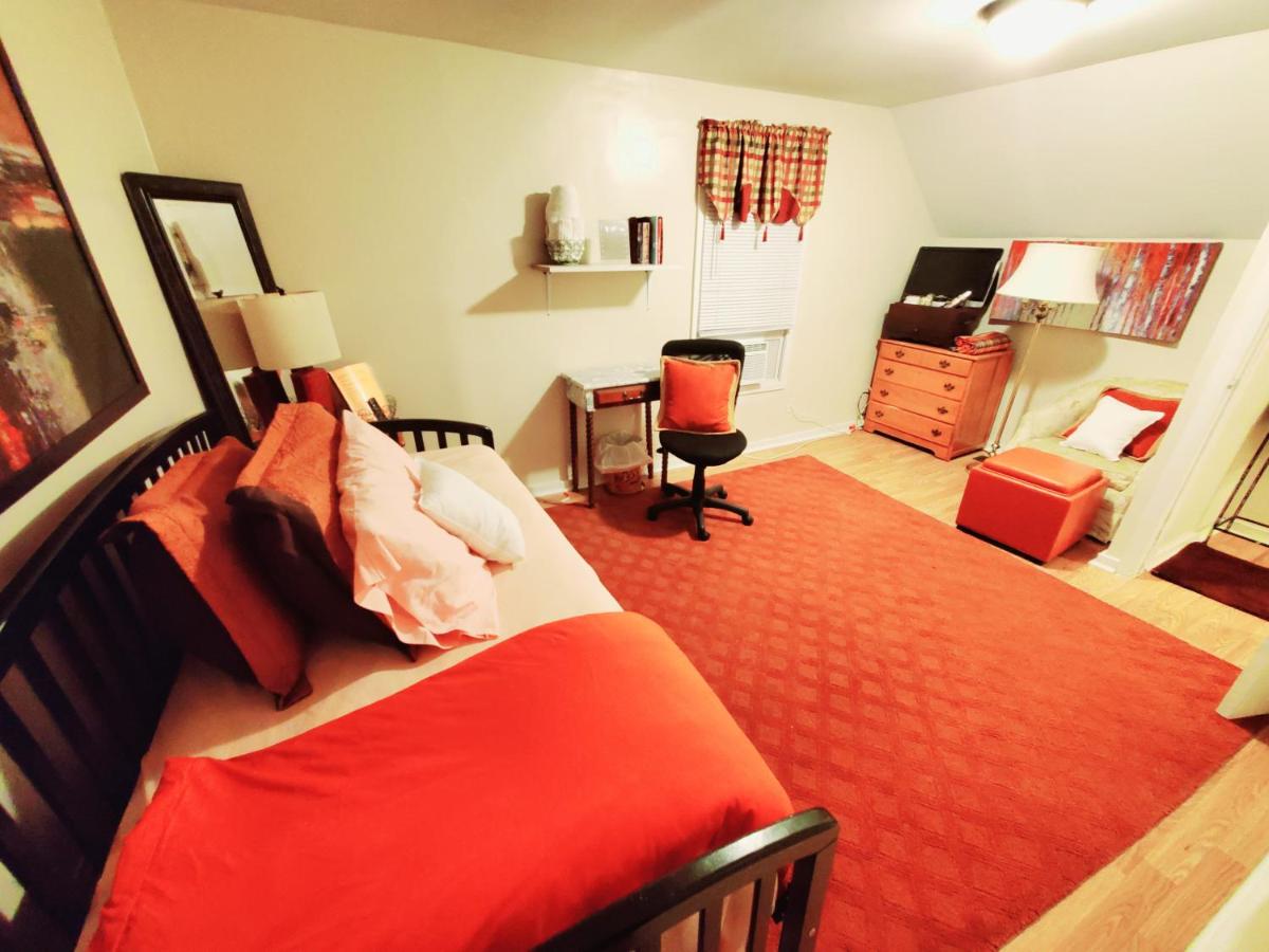 | New Haven (CT) | Room in Guest room  Fall Room 3min From Yale A...