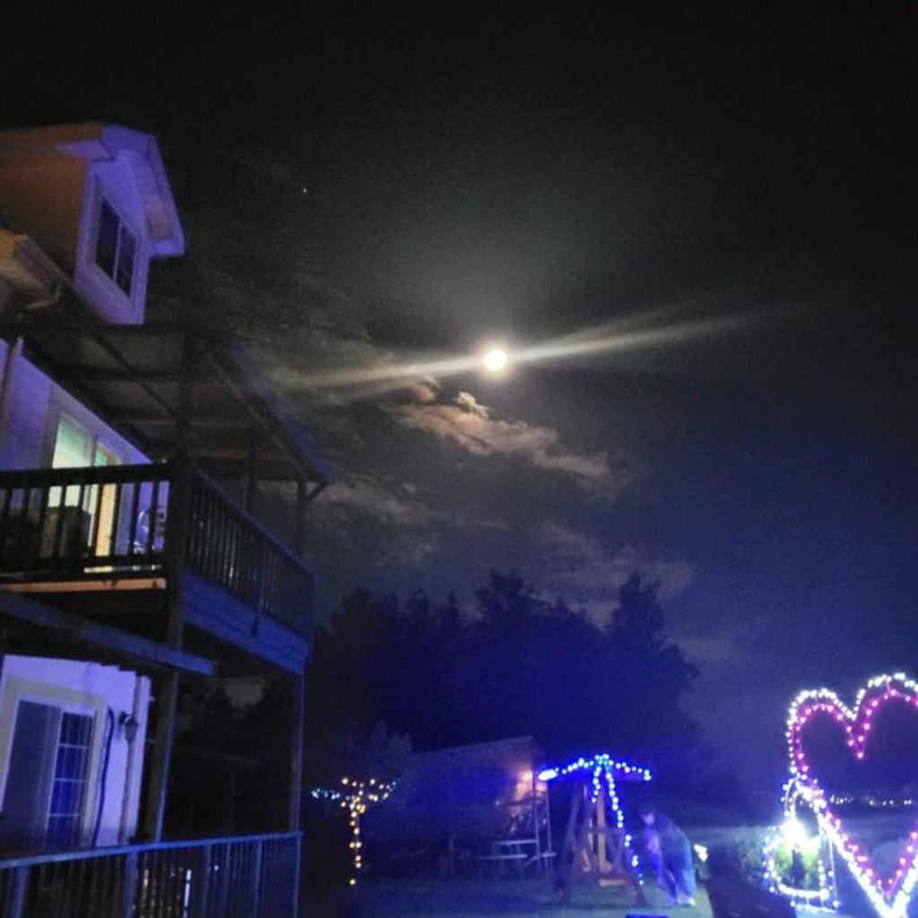 | Jecheon-si | 제천 청풍하트레이크펜션