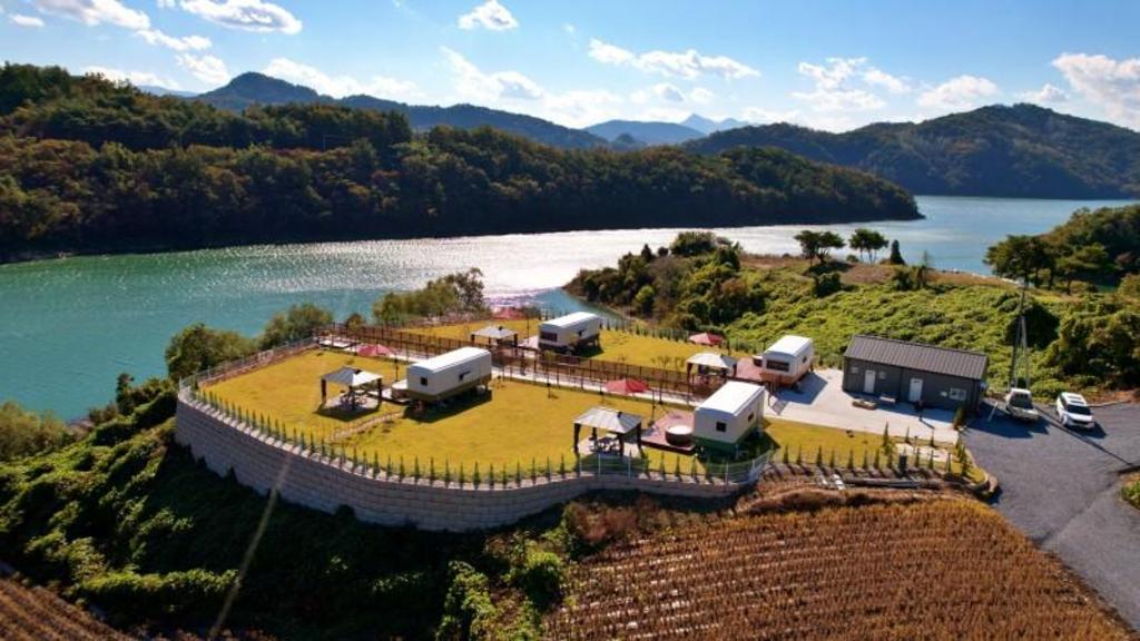 | Jecheon-si | 제천 청풍레이크카라반