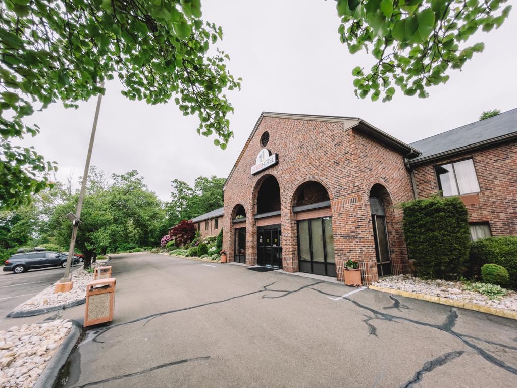 | Niantic (CT) | 아데리 호텔 니어 카지노  성인 전용