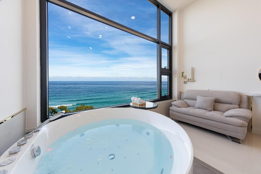 | Gangneung-si | 메르뷰 오션뷰 스파펜션