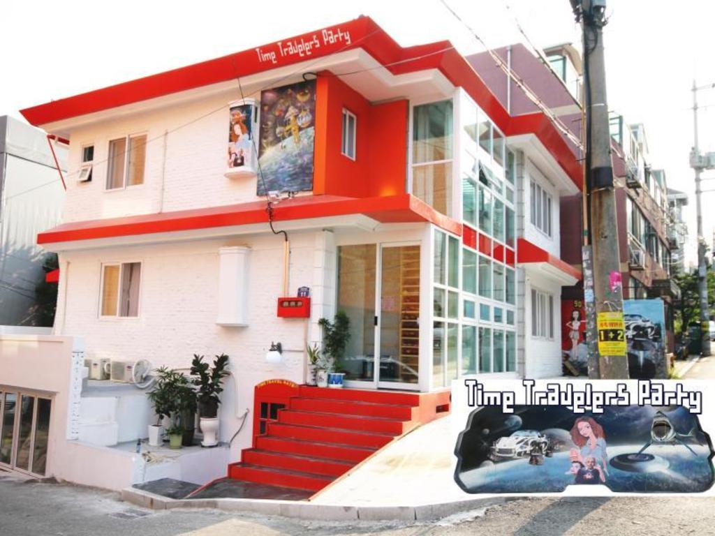 | Seoul | 타임 트래블러 파티 호스텔 홍대  외국인 전용