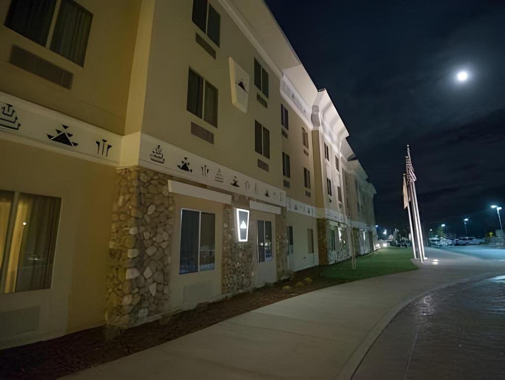 | Redding (CA) | 윈리버 리조트 앤 카지노