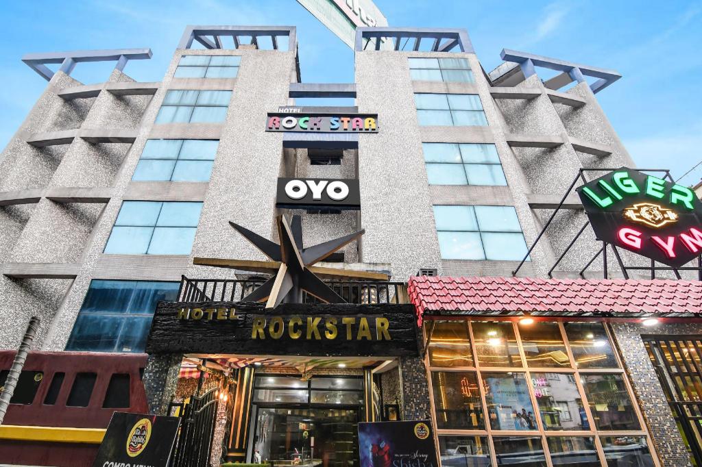 | Kolkata | Hotel Rockstar Near Quest Mall And Park Circus ...