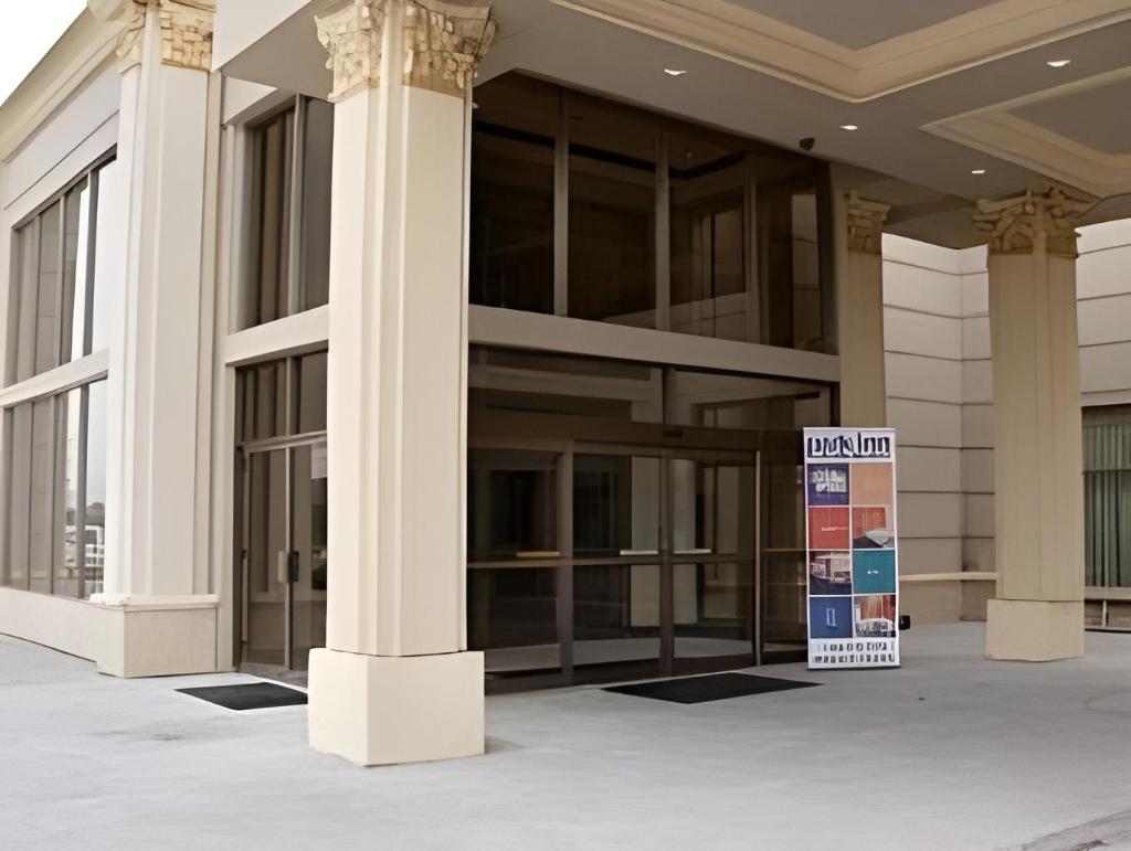 | Toronto (ON) | 우드바인 호텔  스위트