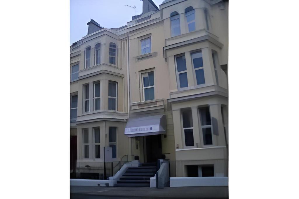 | Plymouth | The Grosvenor Plymouth