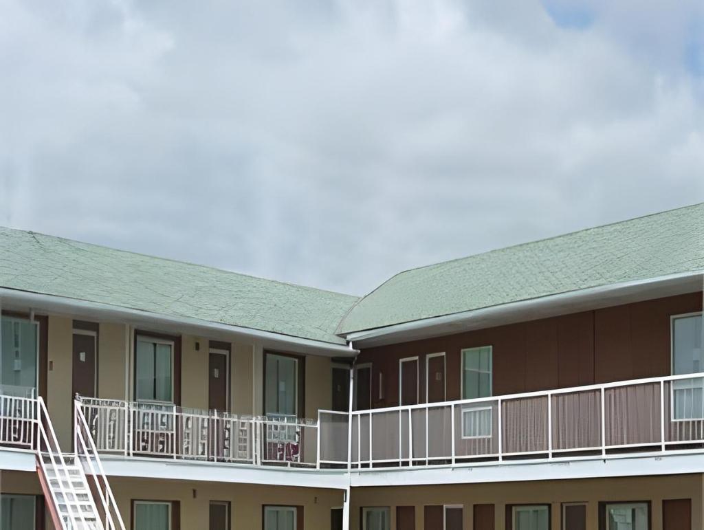 | Niagara Falls (ON) | 스코티시 인 니어 더 폴스 앤드 카지노