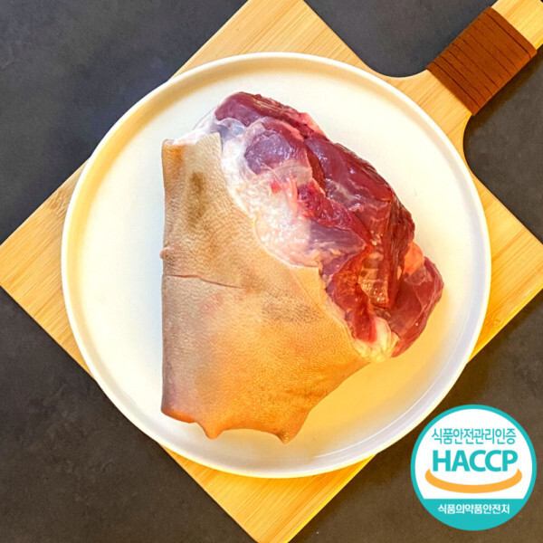 1등급 국내산 암컷 흑염소 고기 뒷다리 지육 3kg (고기+뼈+껍데기)
