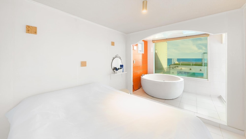 | Sokcho | 속초 더스테이지알 스파펜션