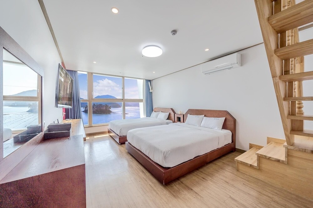 | Tongyeong | 통영 마티스비치 가족스파펜션