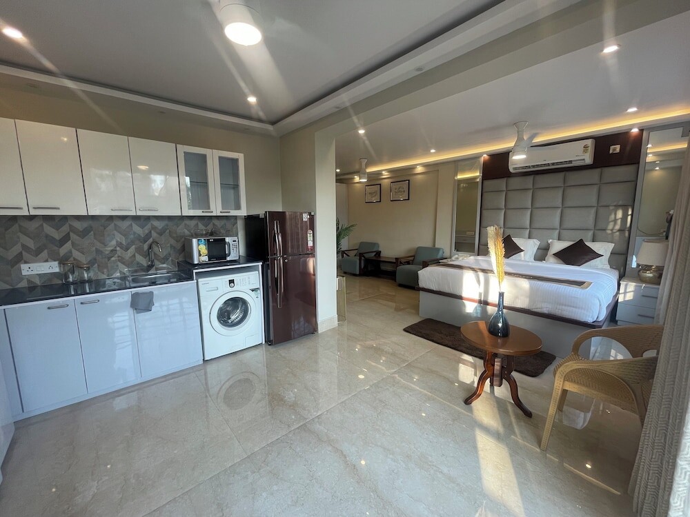 | Barasat | 더 크리스탈 뉴타운 콜카타