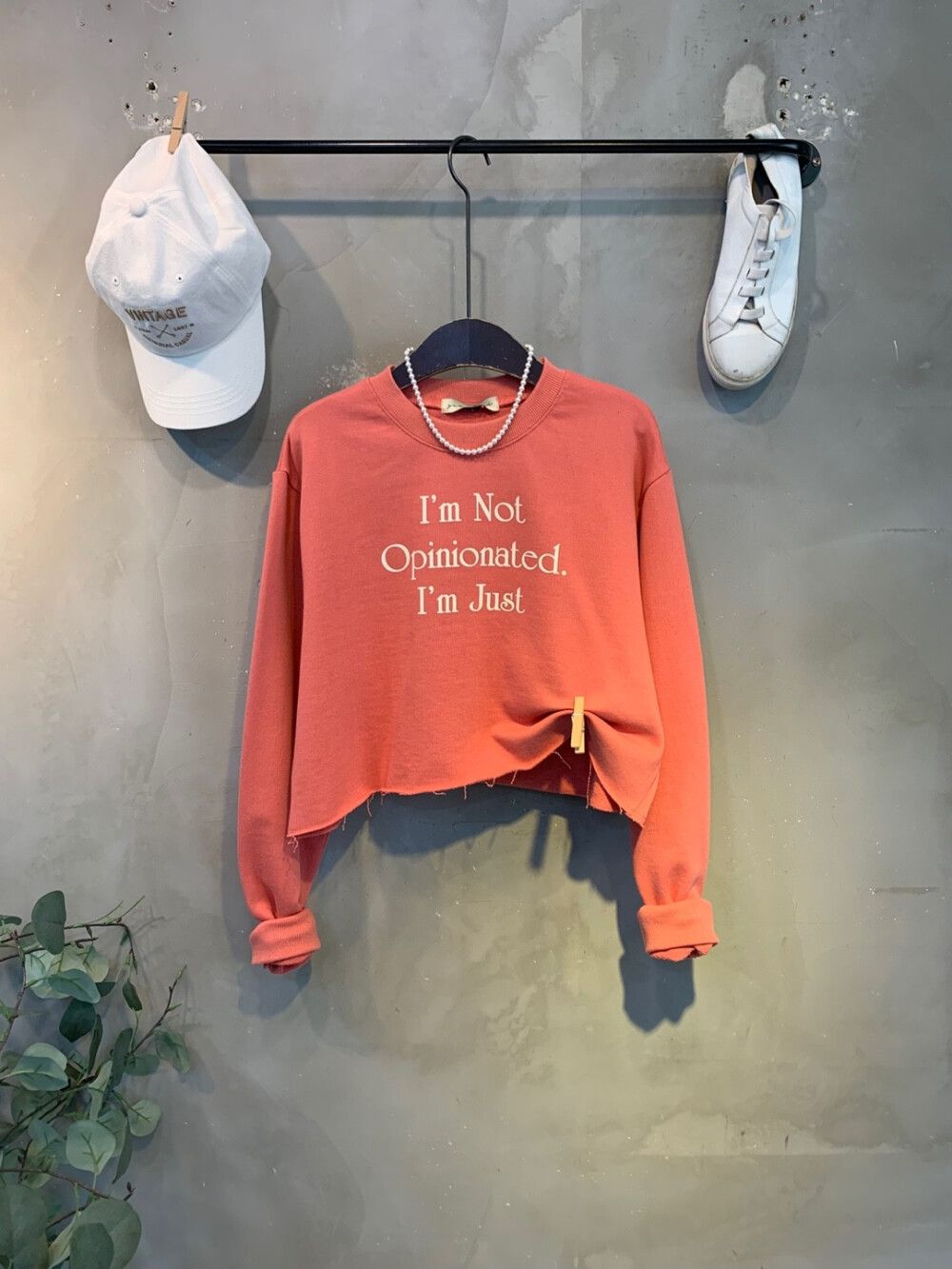 씨샵인더룸 (봄신상무료배송)저스 레터링 프린팅 컷팅 크롭 맨투맨 티셔츠 3color