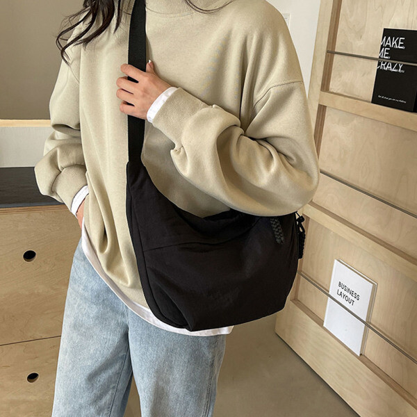 루스앙 유럽 일본 여행 가벼운 나일론 숄더 크로스백 반달 가방 해외 당일발송가능+무료배송