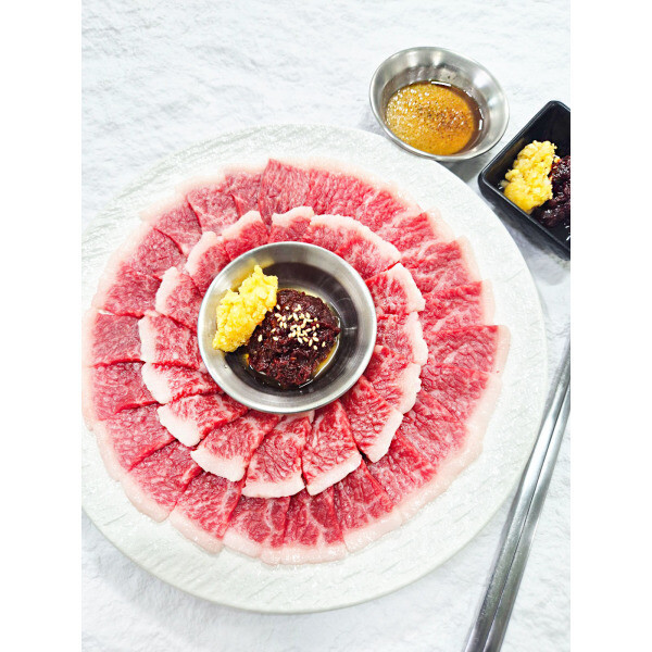 [오늘출발] 새롬한우한우 1++등급 차돌사시미 생차돌 덩어리 육회 150g 생차돌사시미 양념장+참기름증정 1-2인분