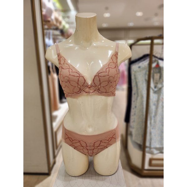 [신세계백화점]트라이엄프 (신세계 사우스시티)매직 컴포트 노와이어 브라 힙레이스 노라인 팬티 여성속옷 세트 (TEWBR714 TEWPT7...