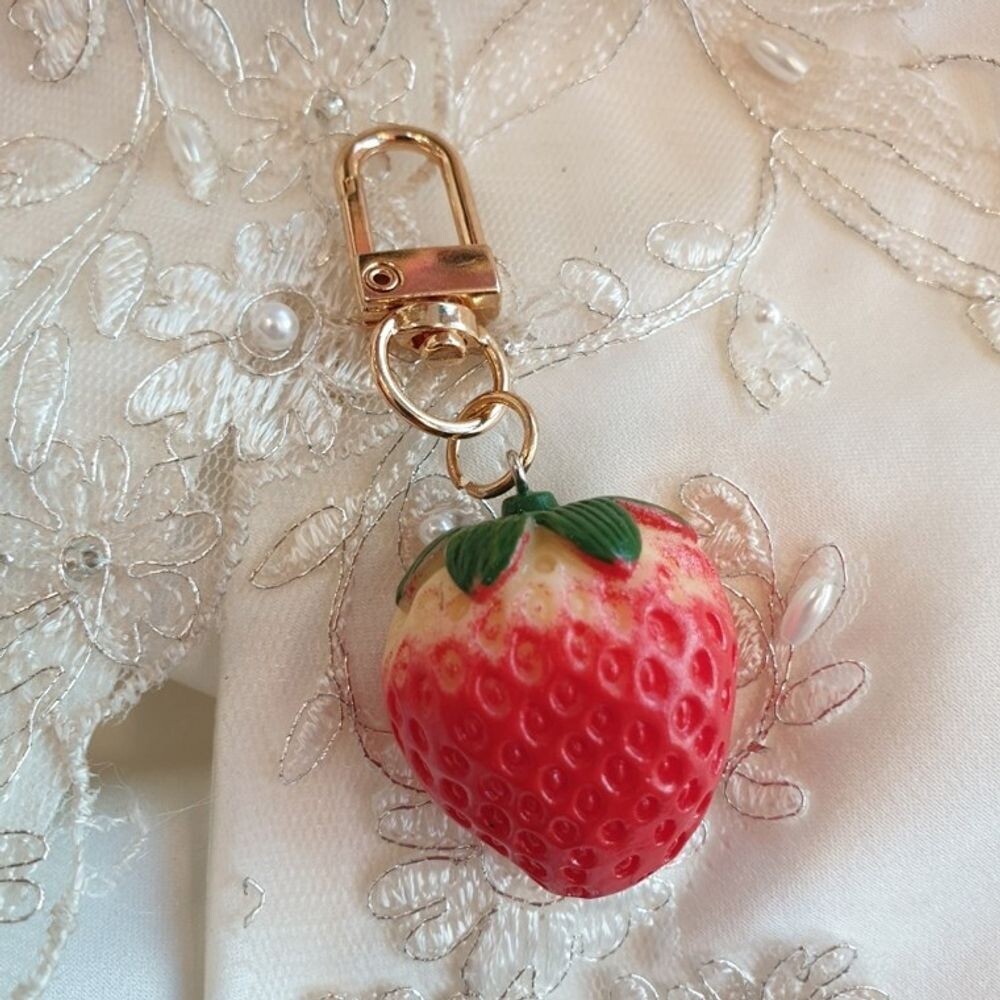 리얼 미니어쳐 딸기 키링/키홀더/장식/열쇄/홀더/차열쇠/고리/귀여운/키고리/커플/가방/열쇠/차키링/차량