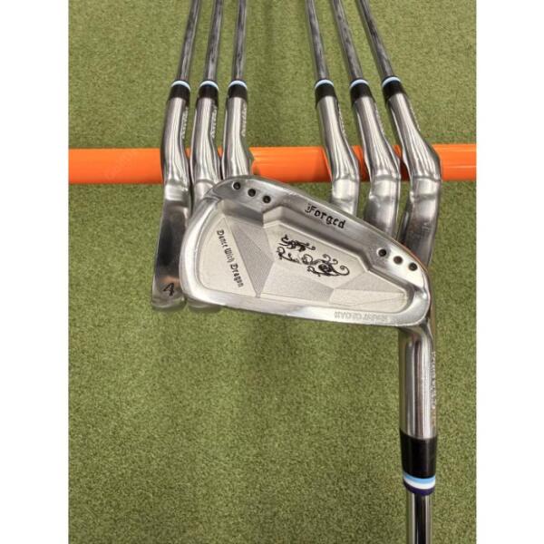 [중고][중고]기타 댄스위드 드래곤 한정판 아이언 판매합니다