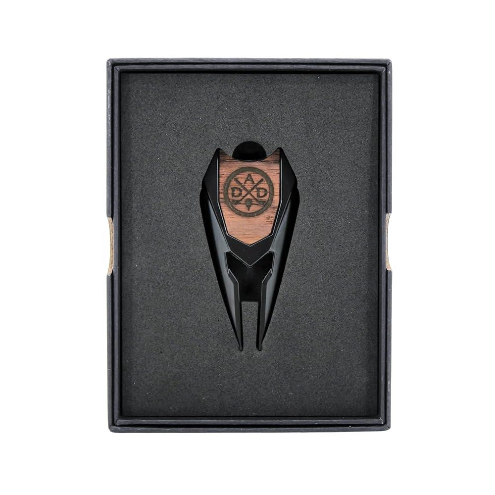 Mulligan Hooligan DAD 대드 각인 4 in 1 골프 선물 디봇 툴 | 그로브 클리너 클럽 홀더 + 티크 우드 볼 마