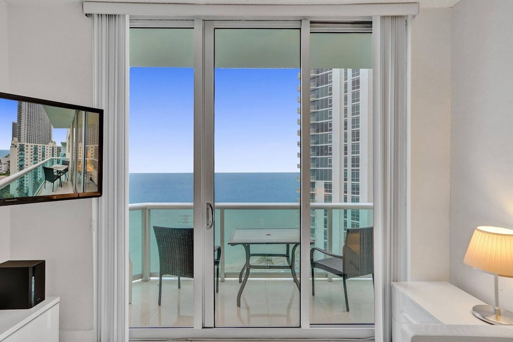 | Hollywood | 비치 펜트하우스 오션 파라다이스