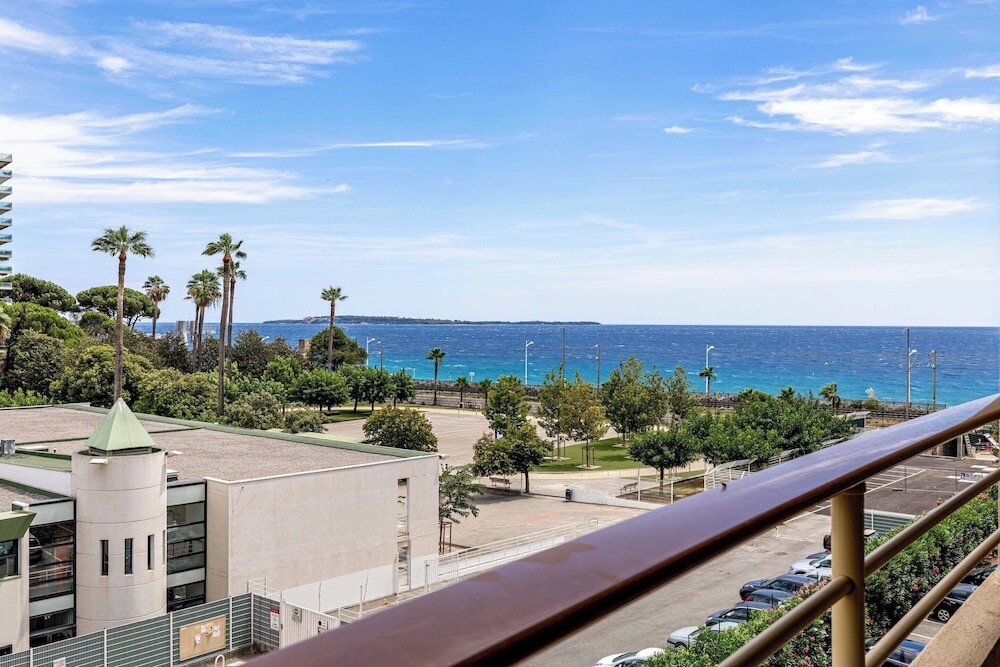 | Cannes | 매우 멋진 리노베이션 아파트먼트  칸 라 보카  3베드룸/6명