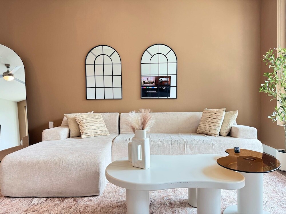 디즈니랜드 근처의 럭셔리 스테이 수영장 체육관 무료 주차장 있음