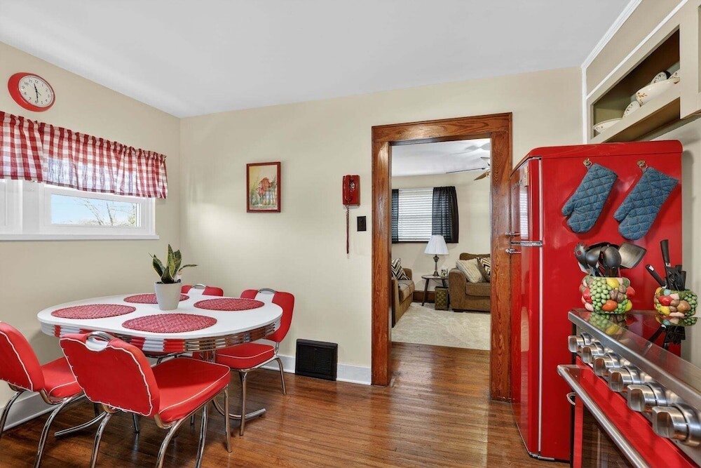 | Bristol | 카지노 스피드웨이 음악 사이트 근처 빈티지 홈 2 베드룸 집