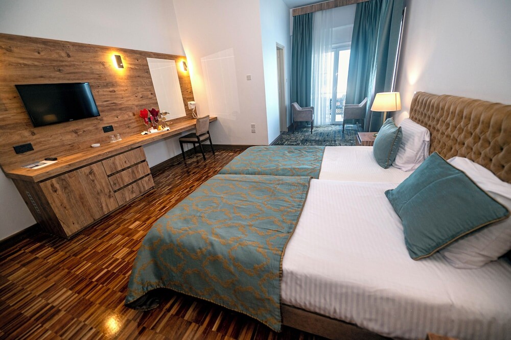 | Kyrenia | 돔 호텔  카지노